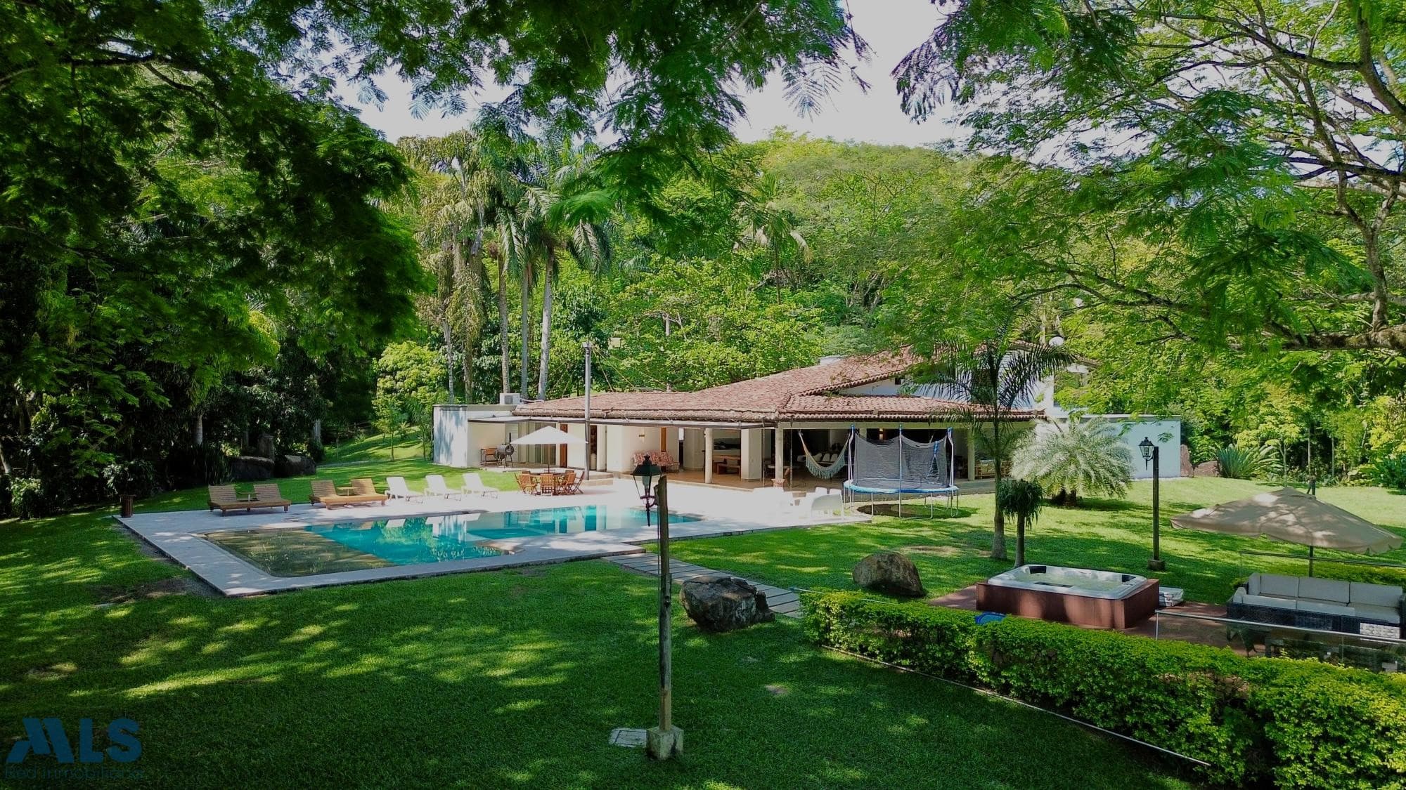 Finca Recreativa en venta en C., Otras Zonas, Bolombolo — foto 1 de 49