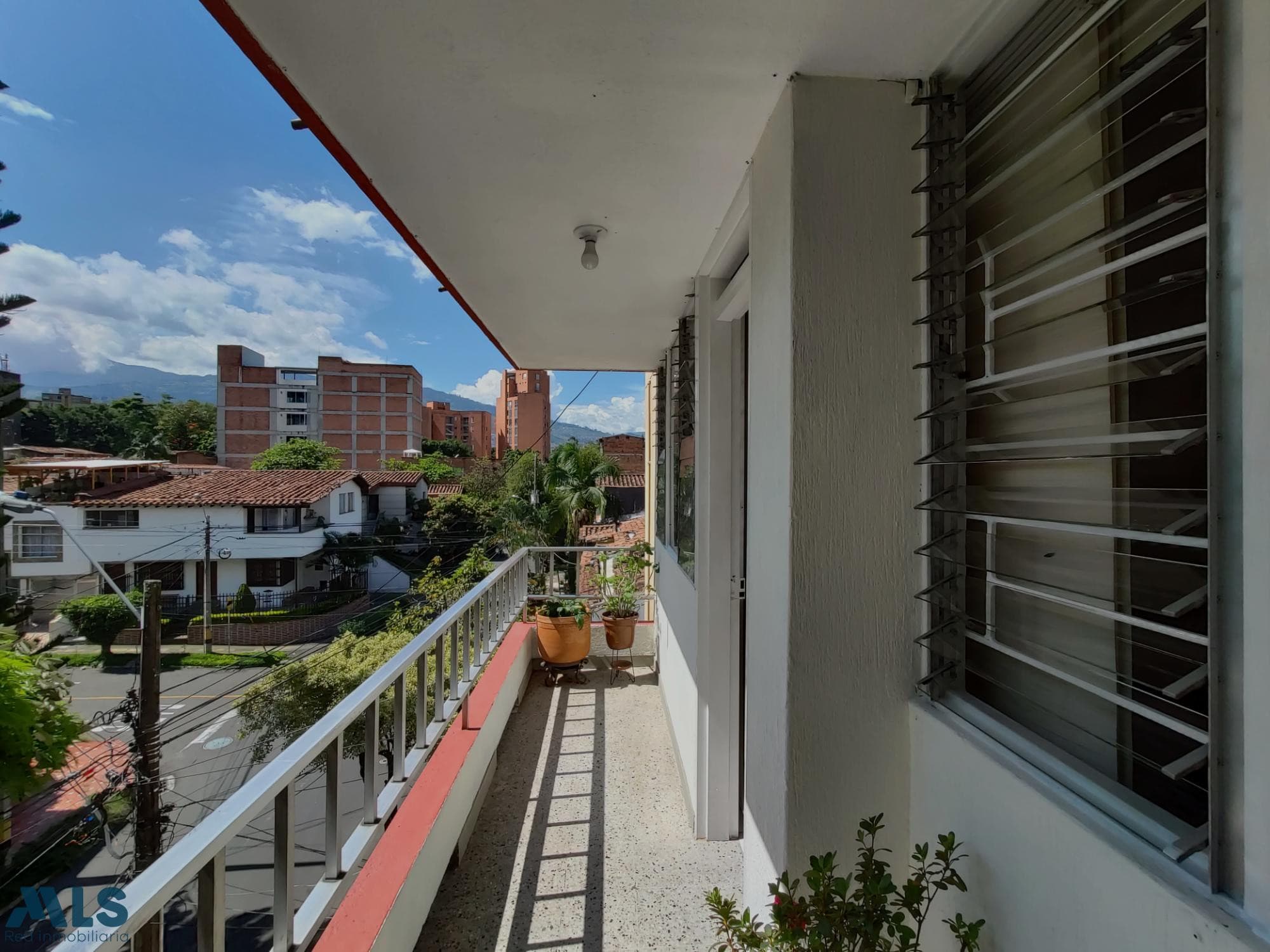 Apartamento en venta en Almería, Laureles, Medellín — foto 1 de 33