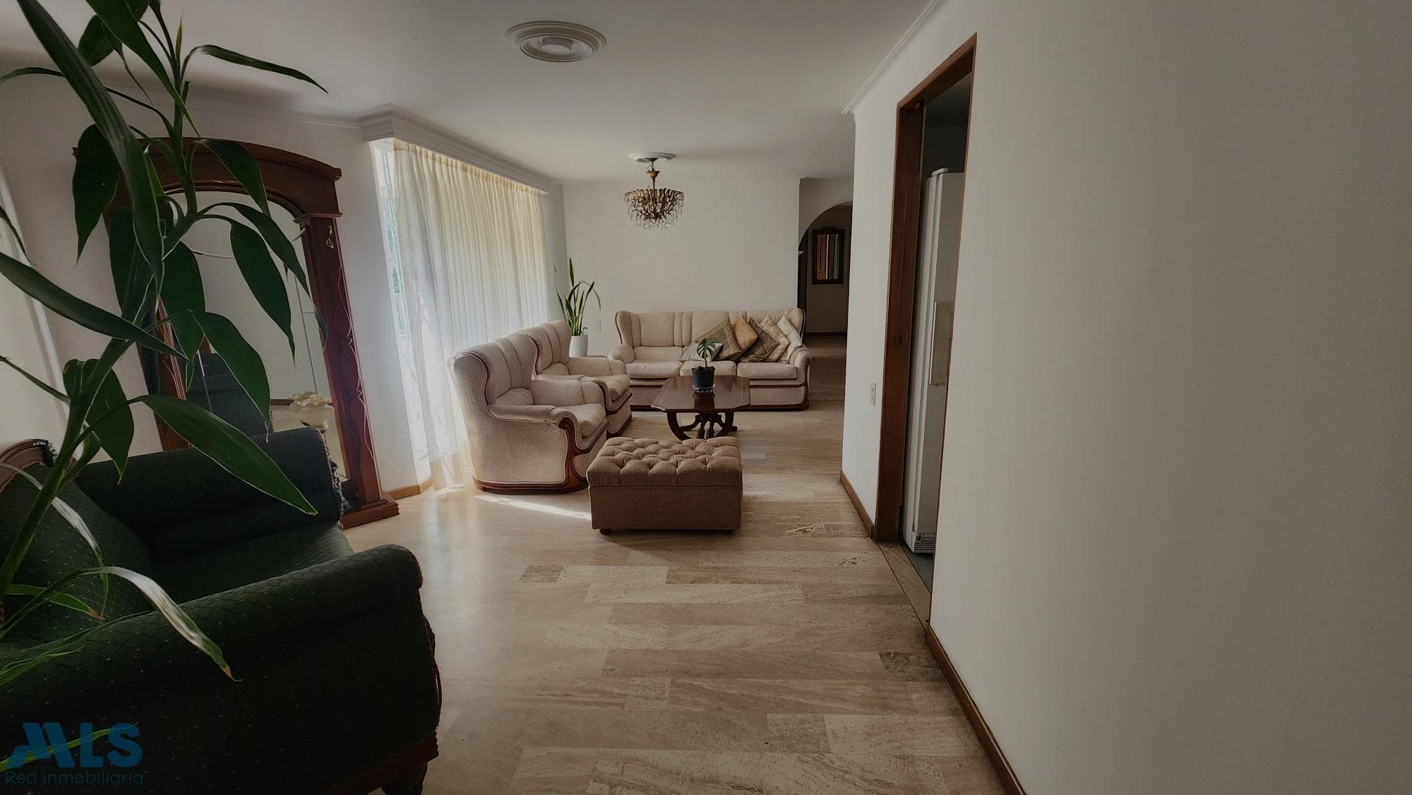 Apartamento en venta en El Campestre, Poblado, Medellín — foto 1 de 27
