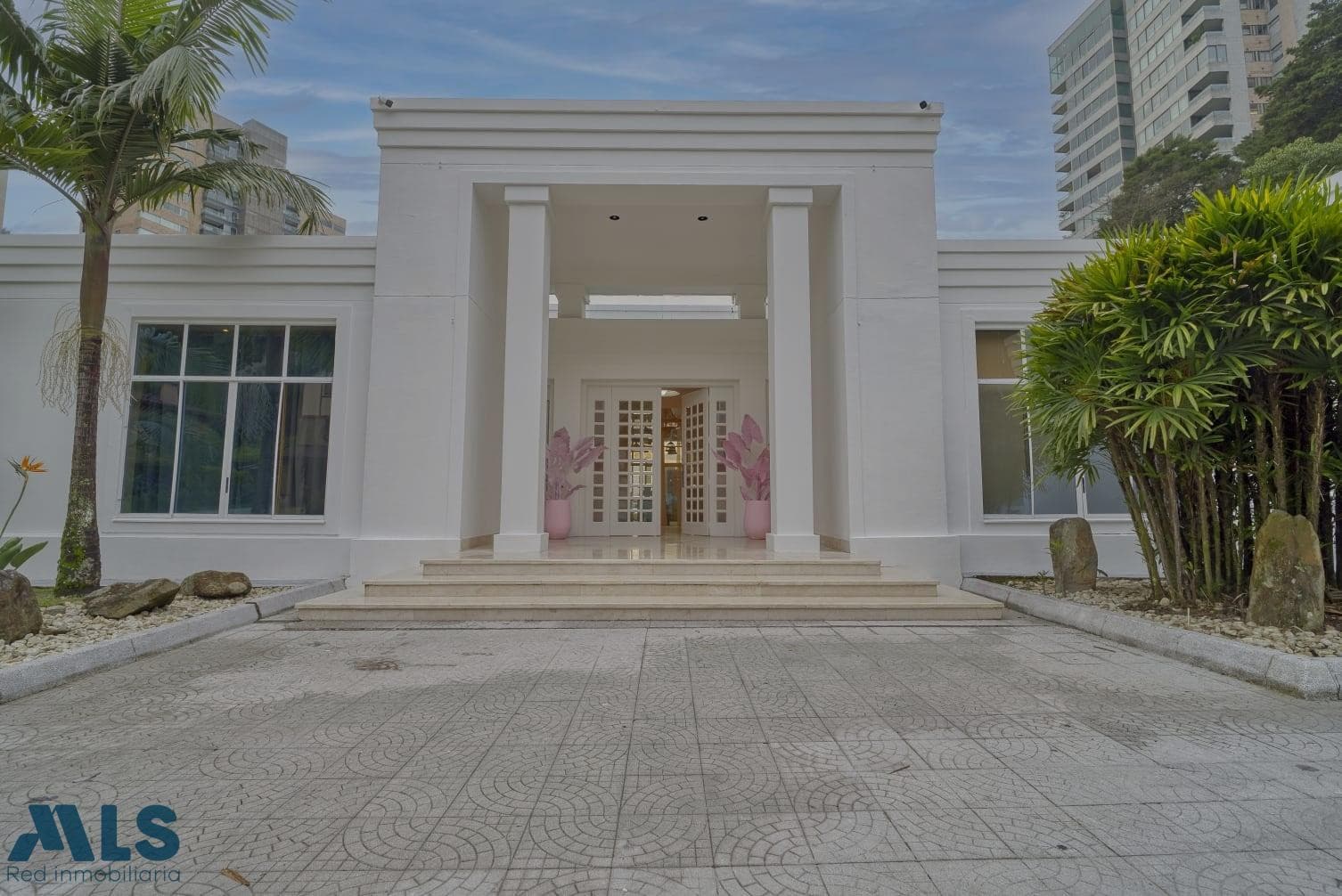 Casa en venta en Los Balsos Nº 1, Poblado, Medellín — foto 1 de 40