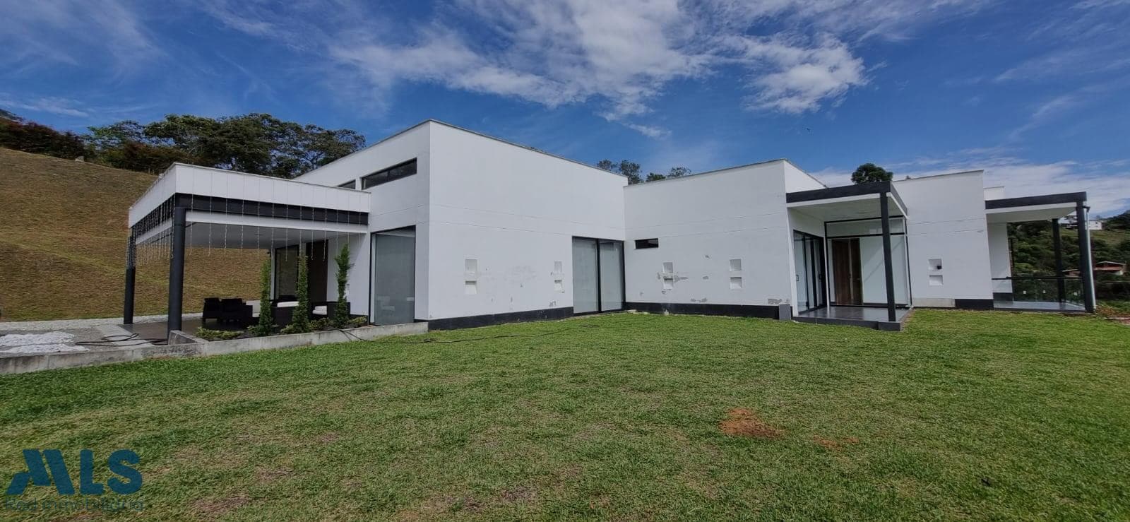 Casa en venta en Corredor San Antonio La Ceja (Rionegro), Oriente Antioqueño — foto 1 de 65