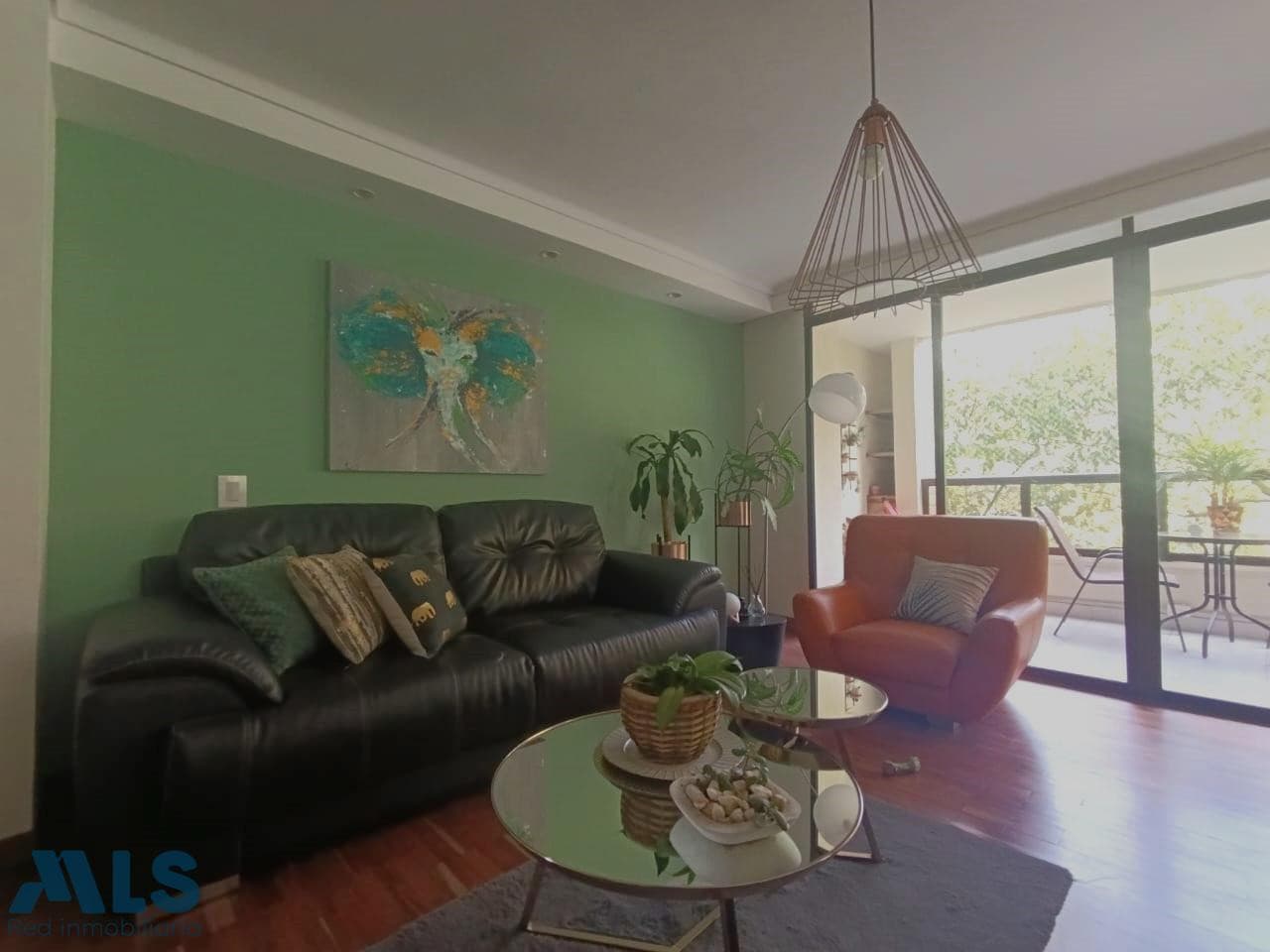 Apartamento en venta en Poblado, Medellín — foto 1 de 32