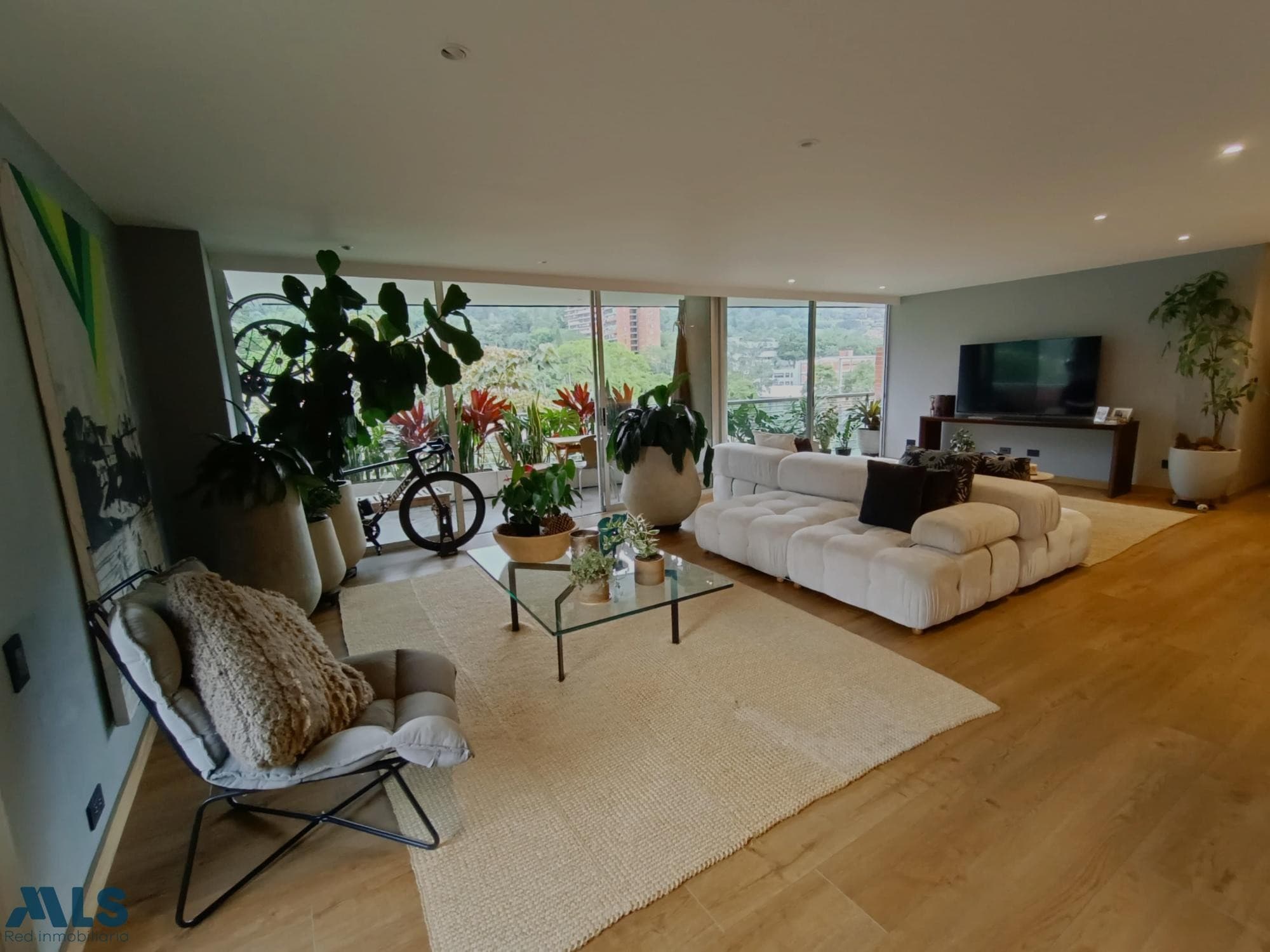 Apartamento en venta en San Lucas, Poblado, Medellín — foto 1 de 23