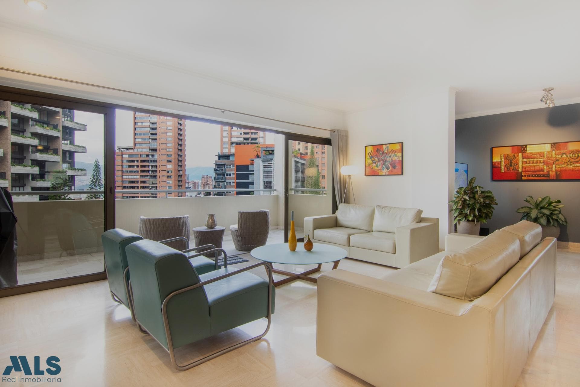 Apartamento en venta en La Tomatera, Poblado, Medellín — foto 1 de 17