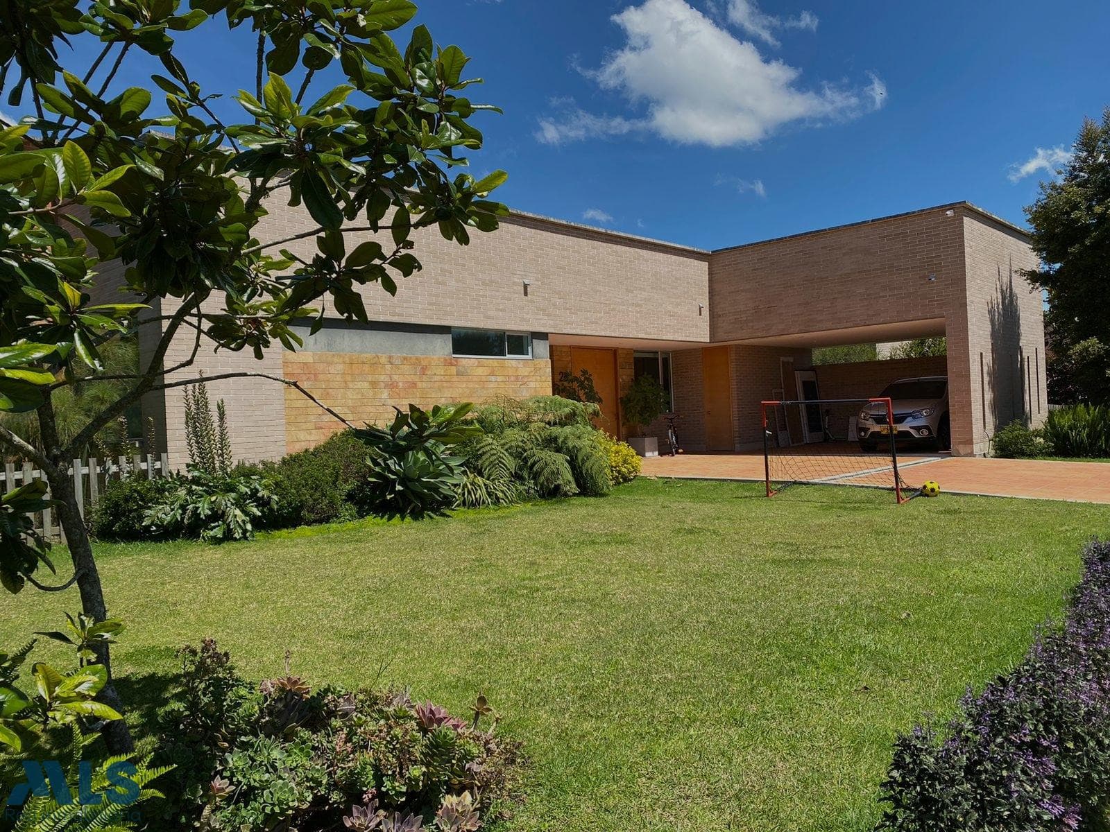 Casa en venta en Alto de las Palmas, Aburra Sur, Envigado — foto 1 de 55