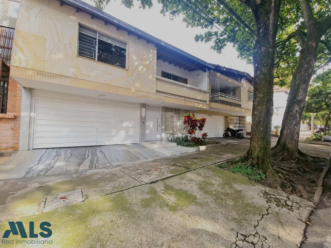 Casa en venta en La Floresta, Occidente, Medellín — foto 1 de 27