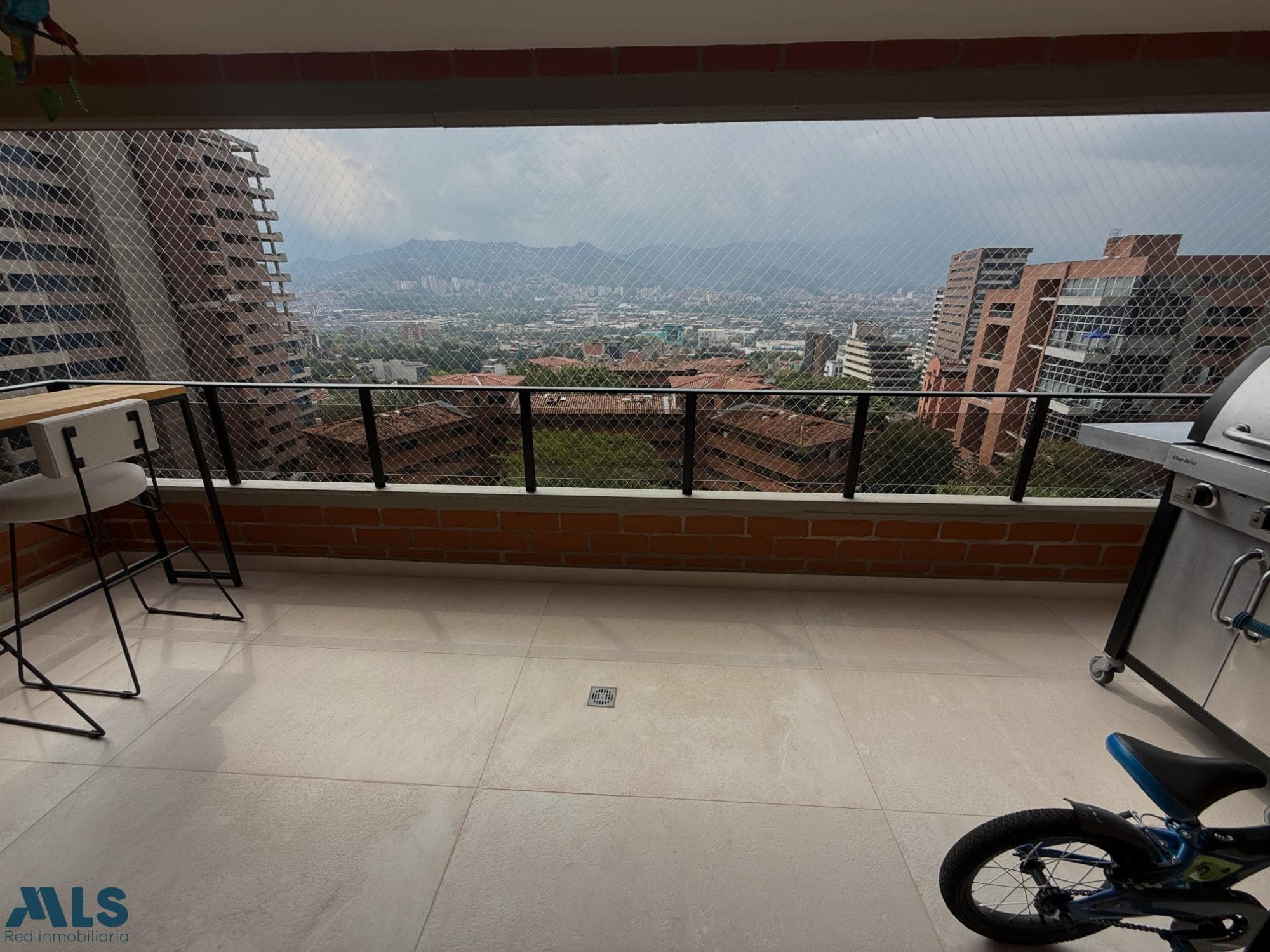 Apartamento en venta en Castropol, Poblado, Medellín — foto 1 de 31