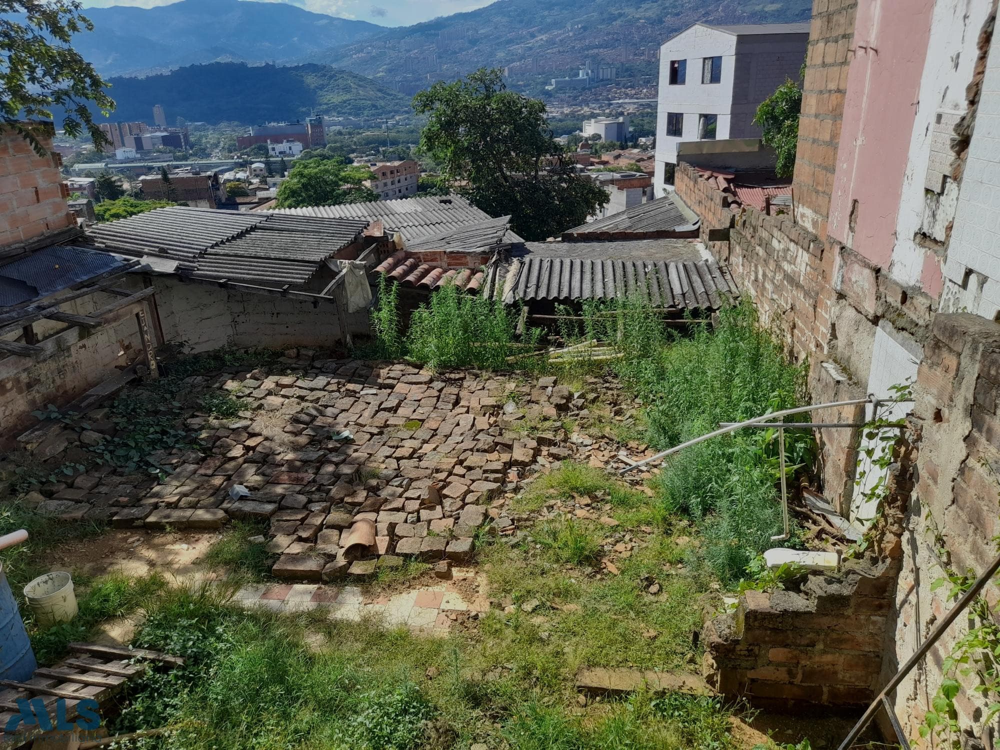 Lote Residencial en venta en Manrique Central Nº 1, Centro, Medellín — foto 1 de 8