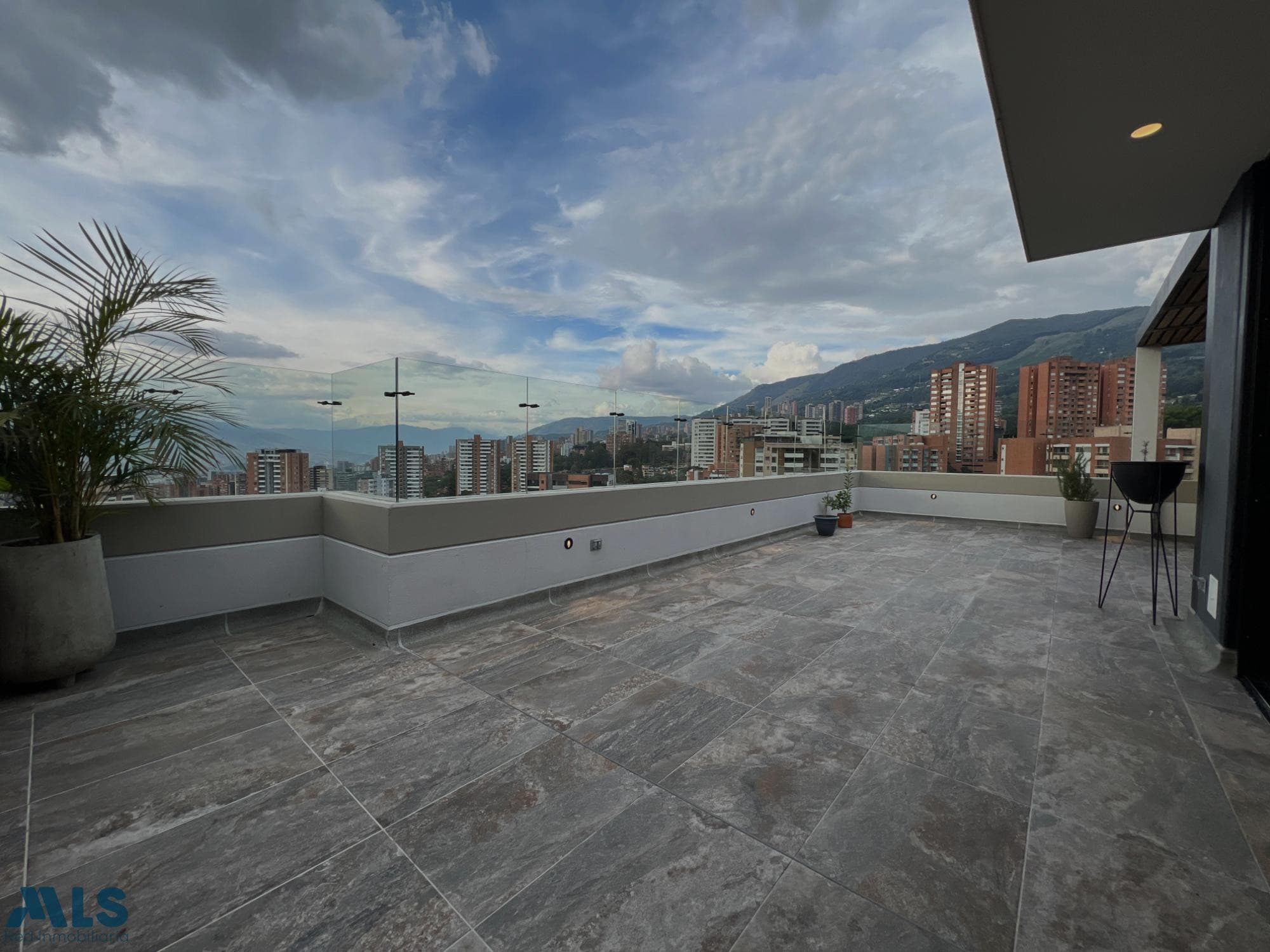 Apartamento en venta en Loma De Los Mesa, Aburra Sur, Envigado — foto 1 de 36