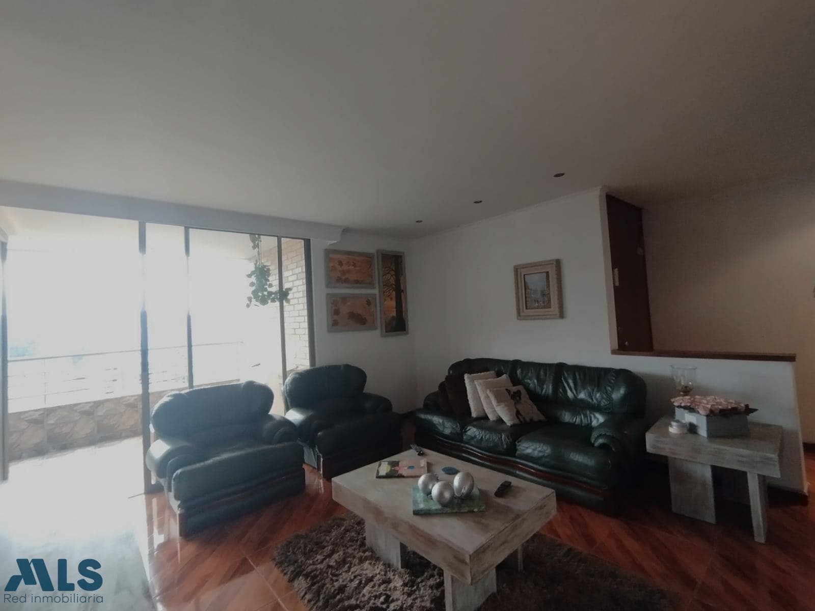 Apartamento en venta en Loma De Los Parra, Poblado, Medellín — foto 1 de 17