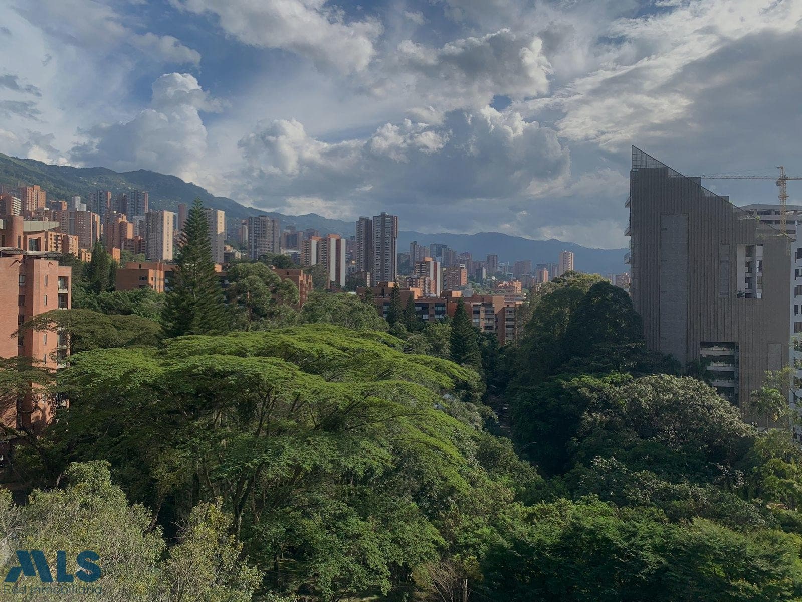Apartamento en venta en Las Lomas Nº 2, Poblado, Medellín — foto 1 de 15