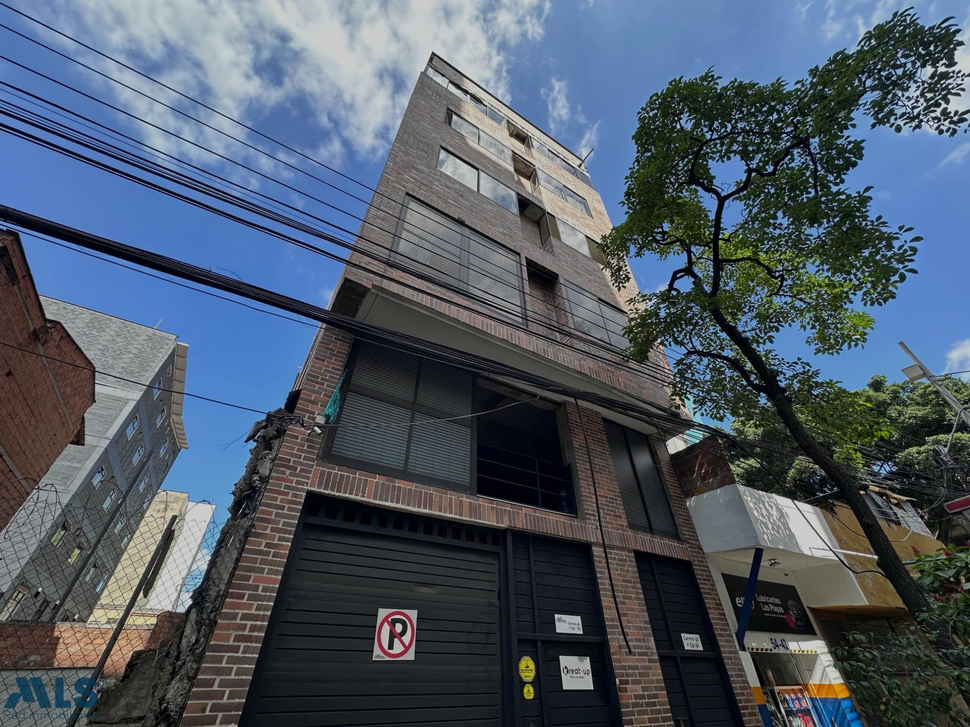 Edificio en venta en Boston, Centro, Medellín — foto 1 de 35
