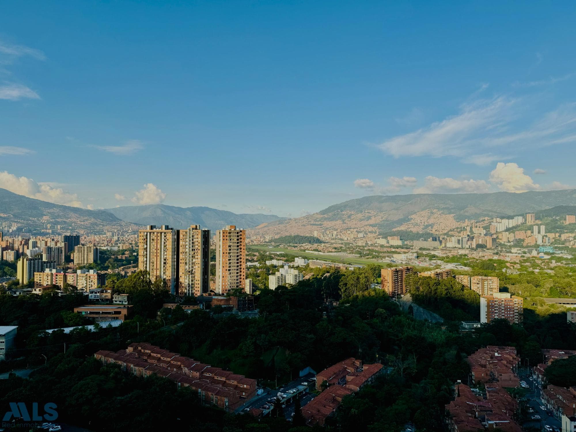Apartamento en venta en Belén Rodeo Alto, Belén Guayabal, Medellín — foto 1 de 13
