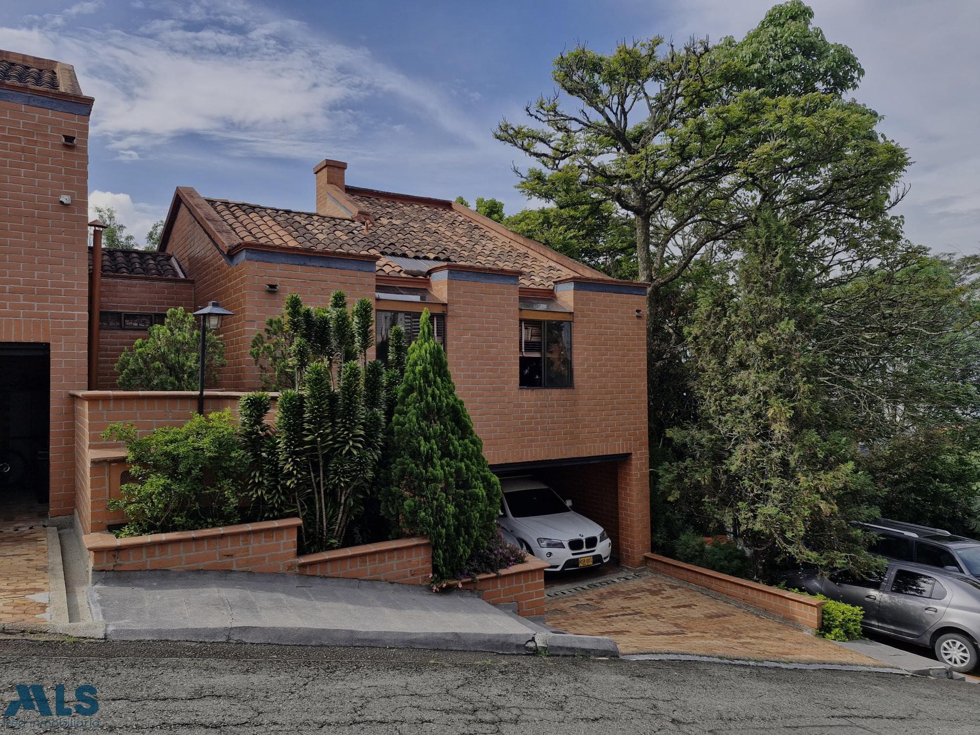 Casa en venta en Los Balsos Nº 1, Poblado, Medellín — foto 1 de 33