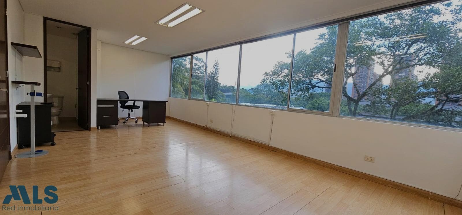Oficina en venta en Villa Carlota, Poblado, Medellín — foto 1 de 7