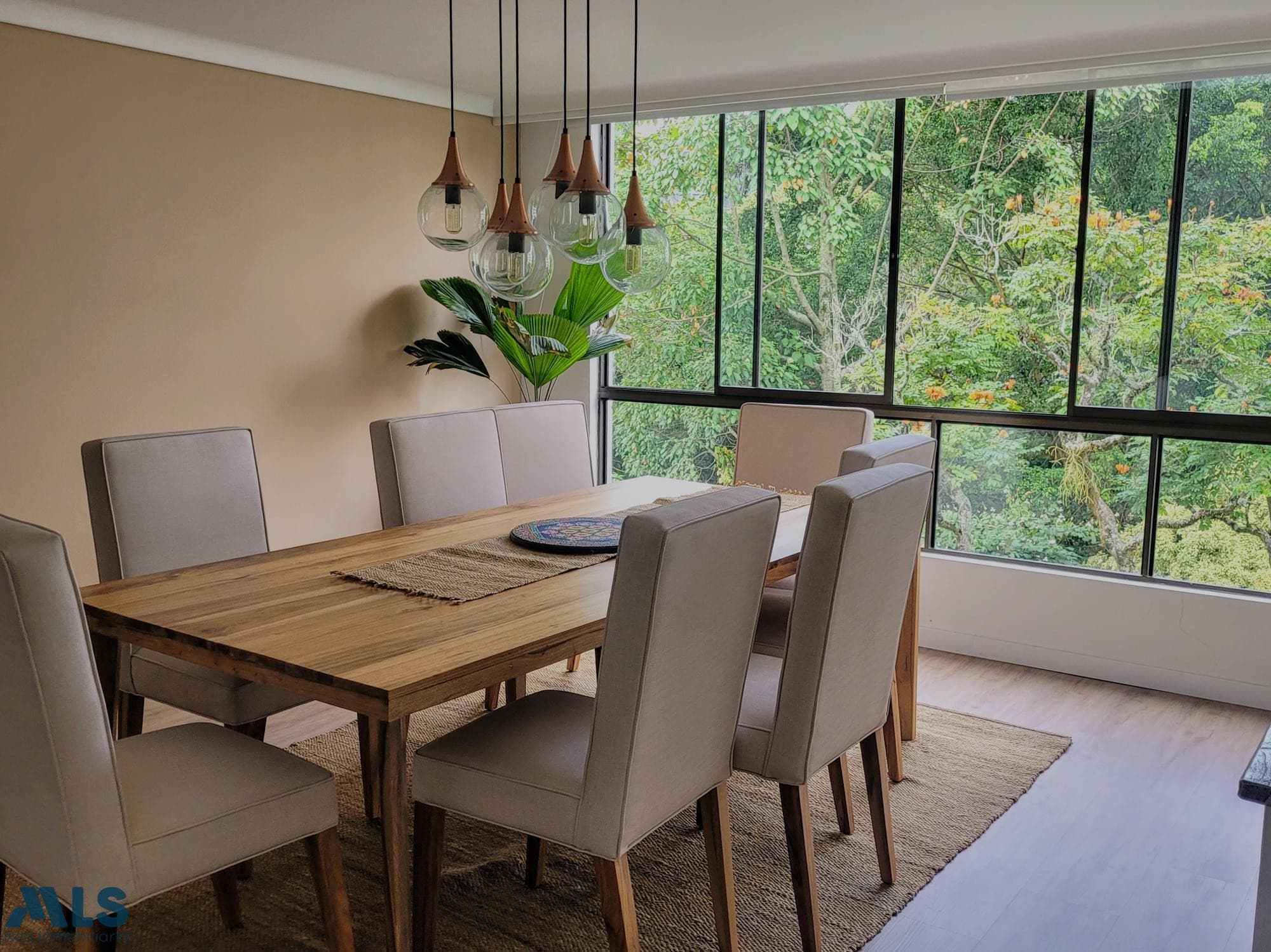 Apartamento en venta en La Tomatera, Poblado, Medellín — foto 1 de 23