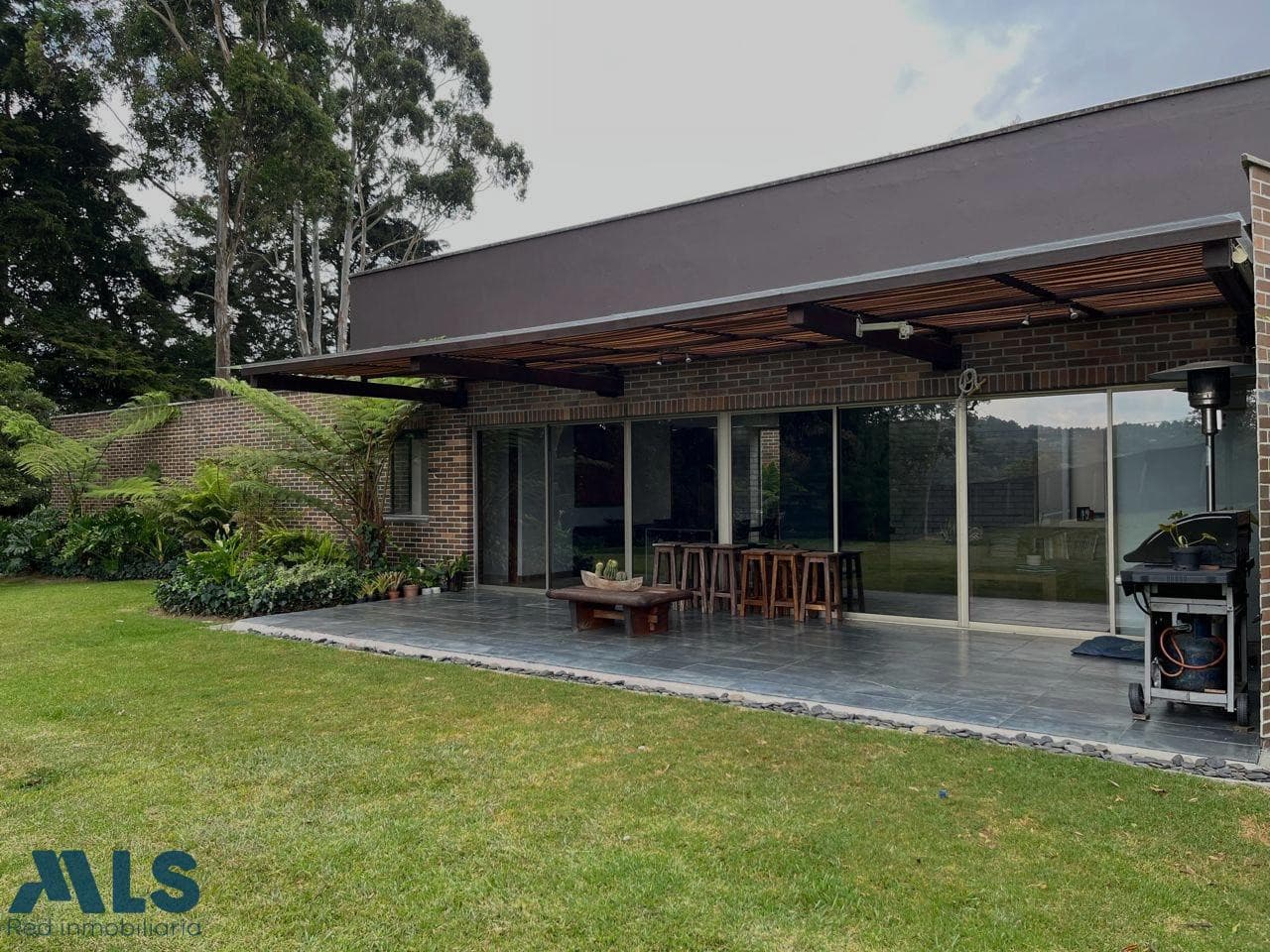 Casa en venta en Alto De Las Palmas, Poblado, Medellín — foto 1 de 17