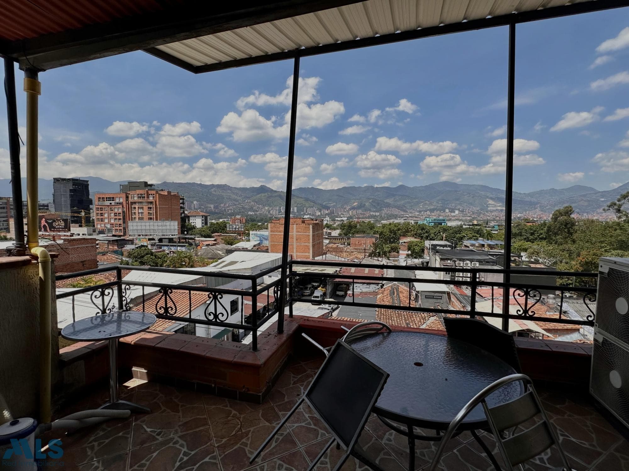 Apartamento en venta en Poblado, Medellín — foto 1 de 62