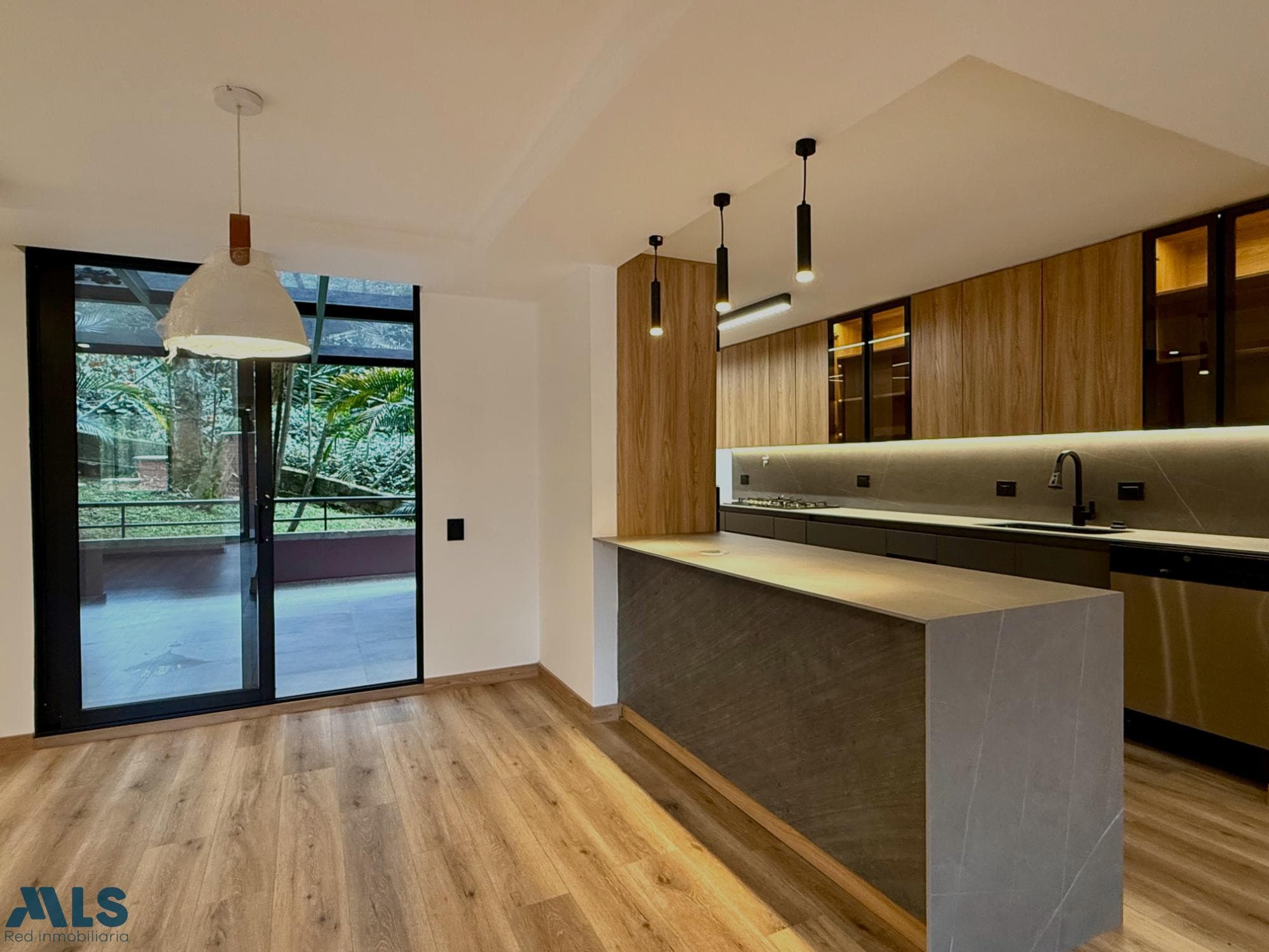 Apartamento en venta en Las Palmas, Poblado, Medellín — foto 1 de 29