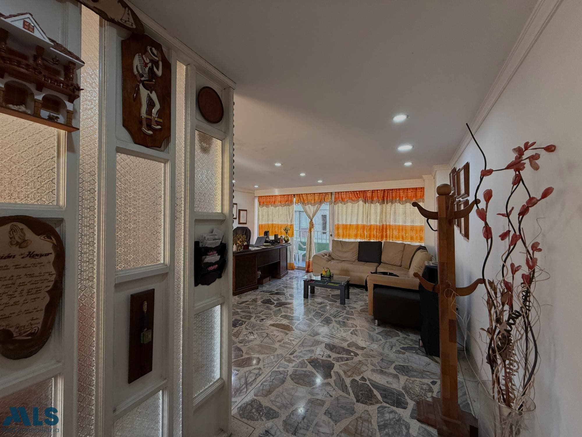 Apartamento en venta en Centro, Medellín — foto 1 de 27
