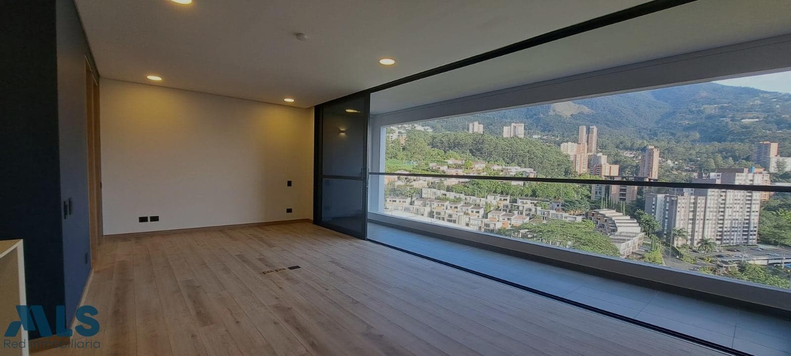 Apartamento en venta en Altos Del, Poblado, Medellín — foto 1 de 13