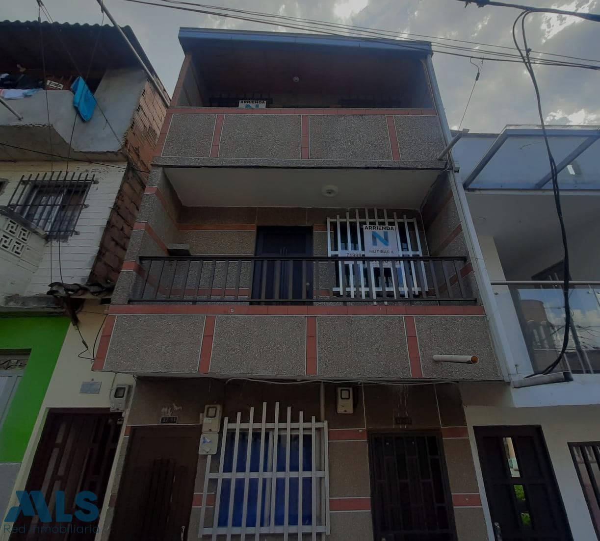 Casa en venta en Manrique Central Nº 1, Centro, Medellín — foto 1 de 21
