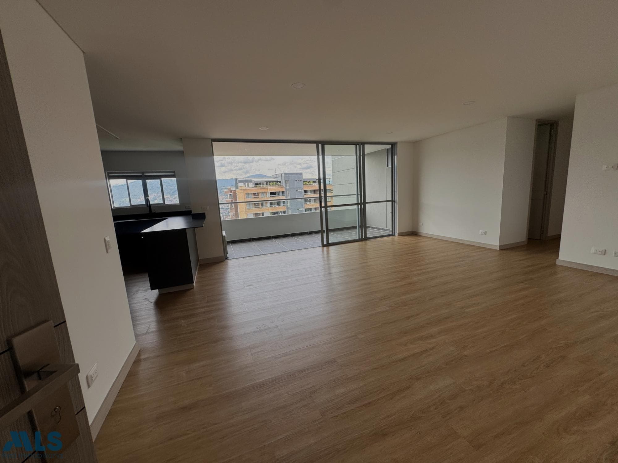 Apartamento en venta en El Esmeraldal, Aburra Sur, Envigado — foto 1 de 28