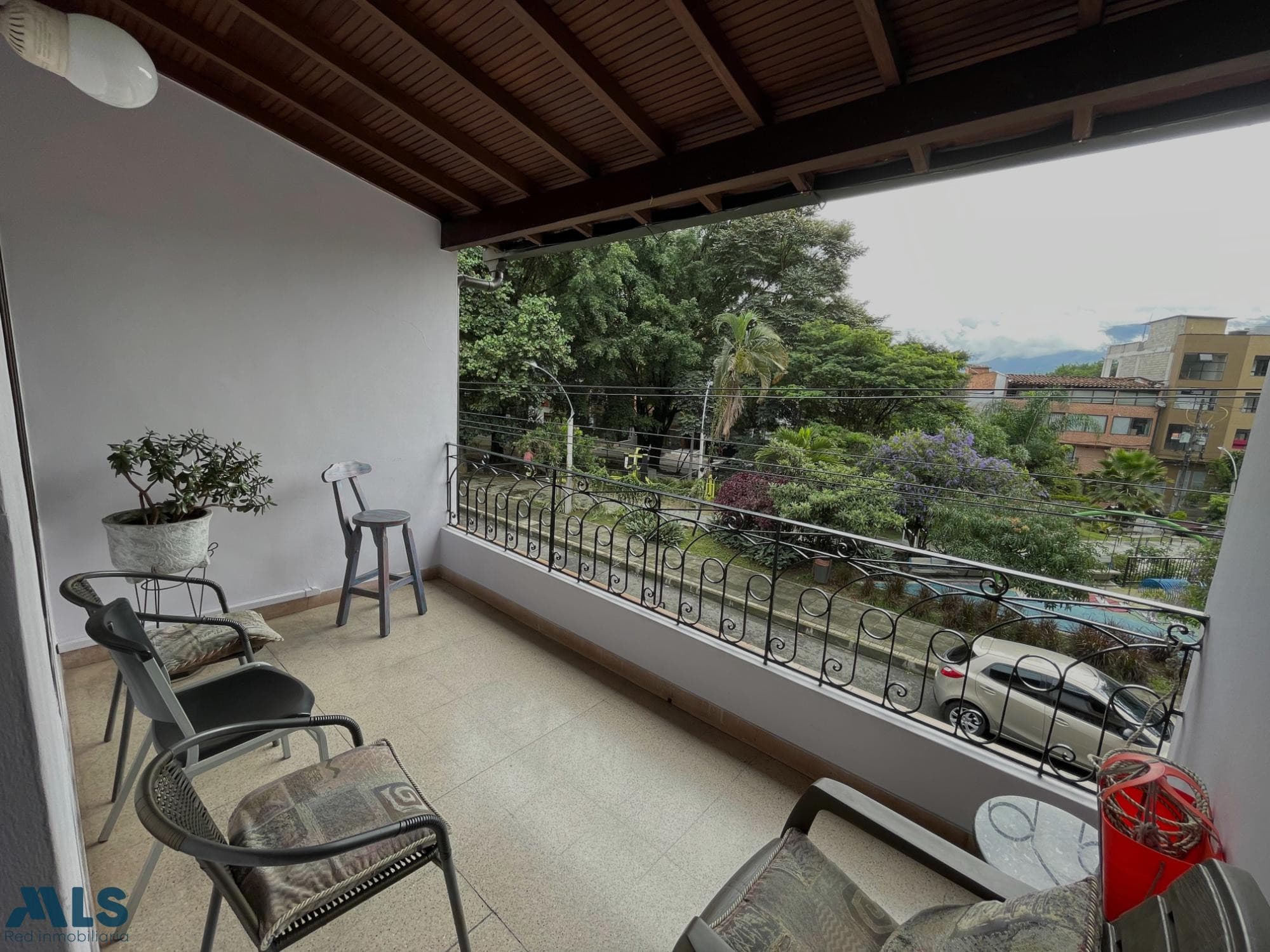 Casa en venta en La Castellana, Laureles, Medellín — foto 1 de 18