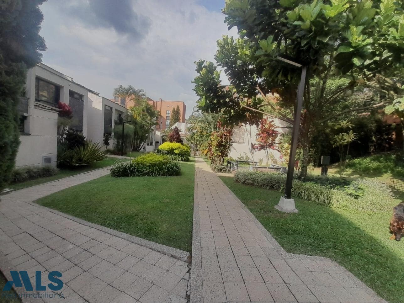 Casa en venta en Los Balsos Nº 2, Poblado, Medellín — foto 1 de 27