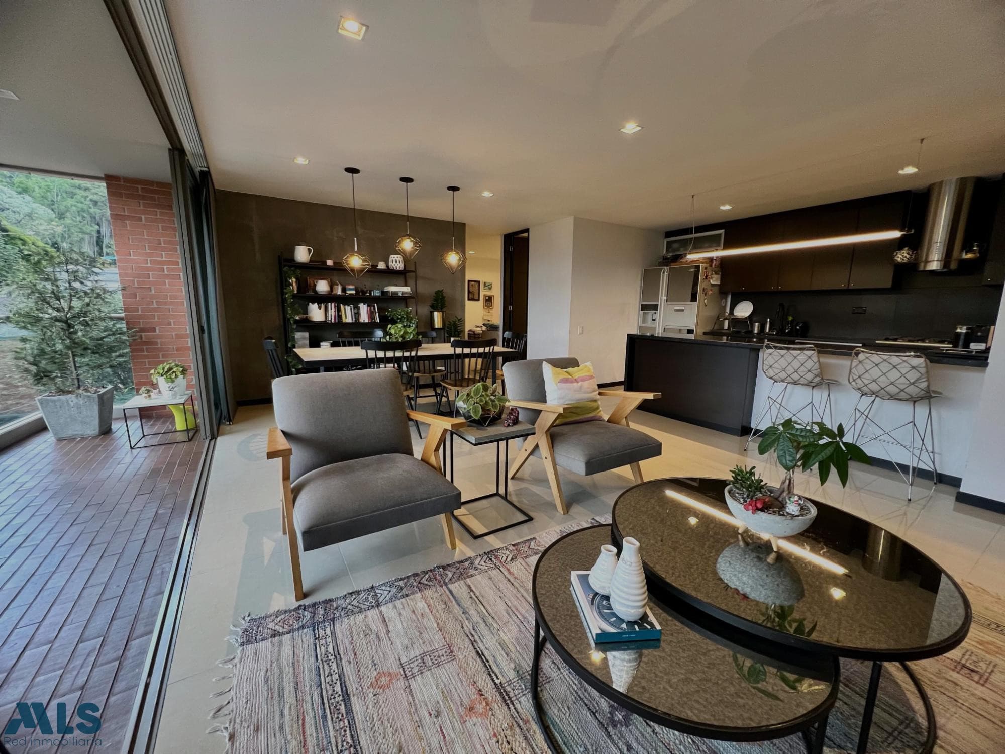 Apartamento en venta en Loma Cola Del Zorro, Poblado, Medellín — foto 1 de 18