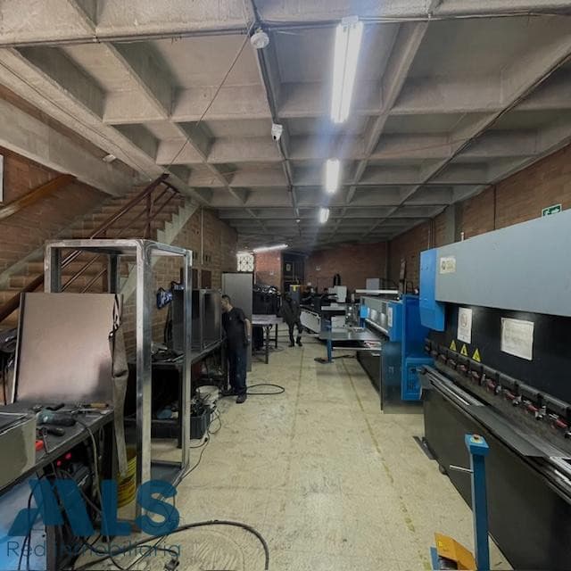 Bodega en venta en Barrio Colombia, Poblado, Medellín — foto 1 de 25