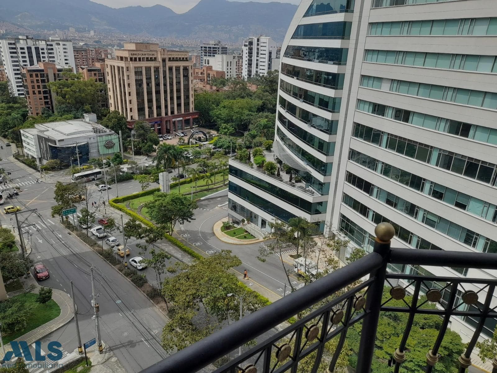 Apartamento en venta en Alejandría, Poblado, Medellín — foto 1 de 70