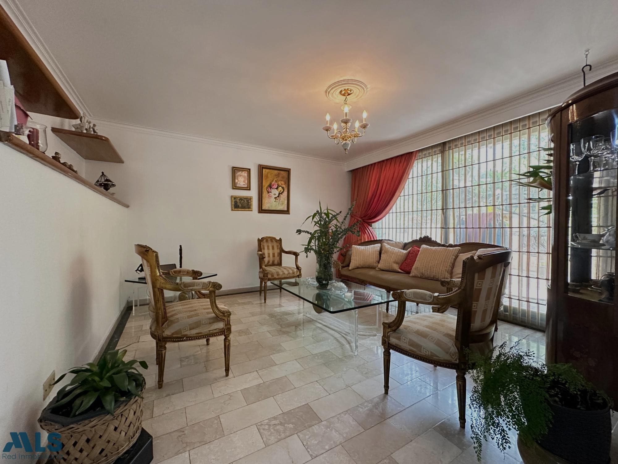 Casa en venta en Loma Los Gonzalez, Poblado, Medellín — foto 1 de 20