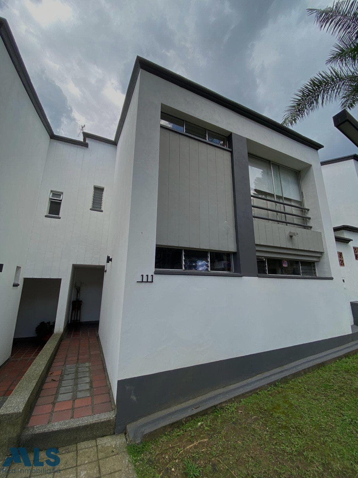 Casa en venta en Poblado, Medellín — foto 1 de 30