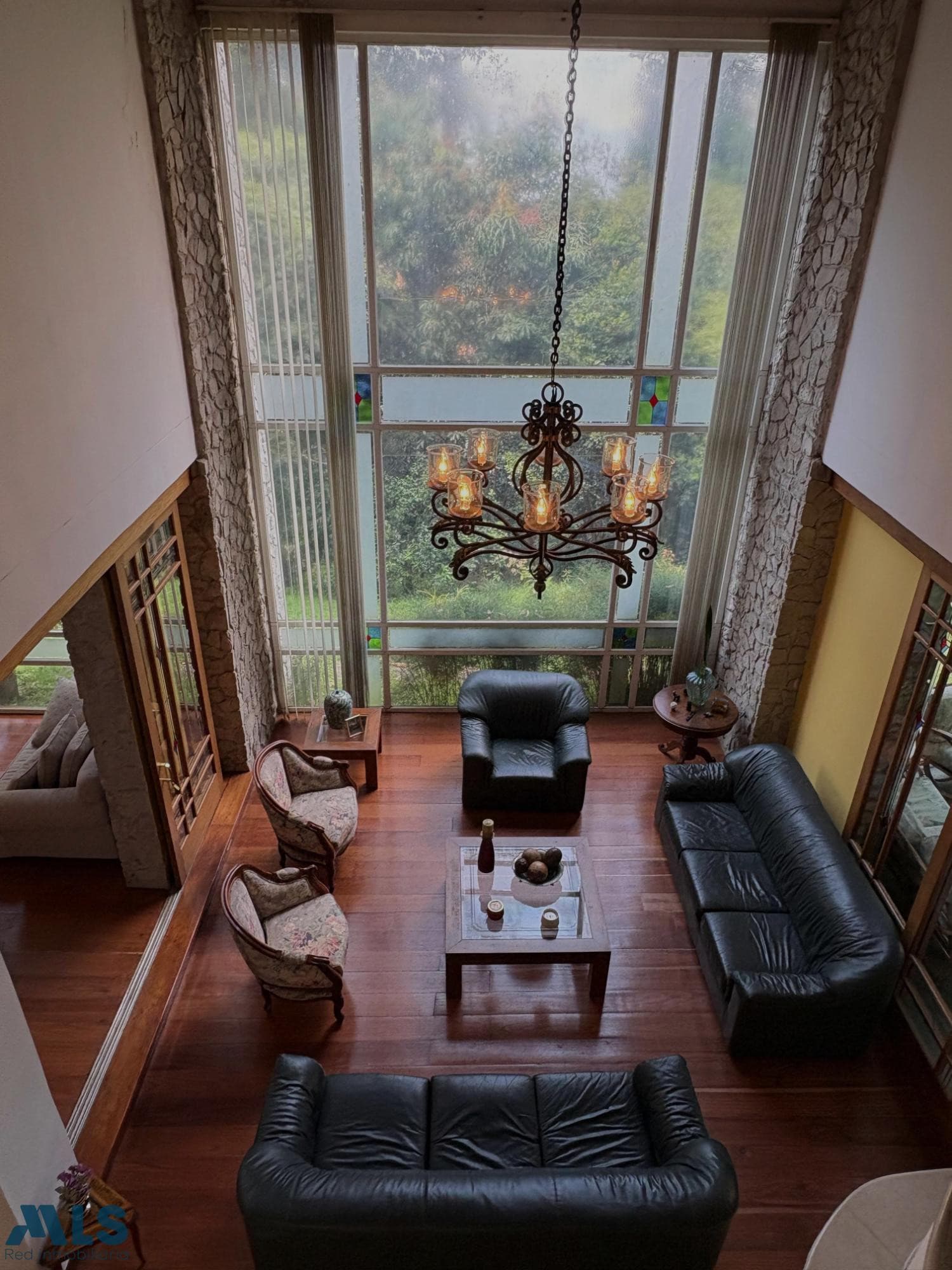 Casa en venta en La Calera, Poblado, Medellín — foto 1 de 13