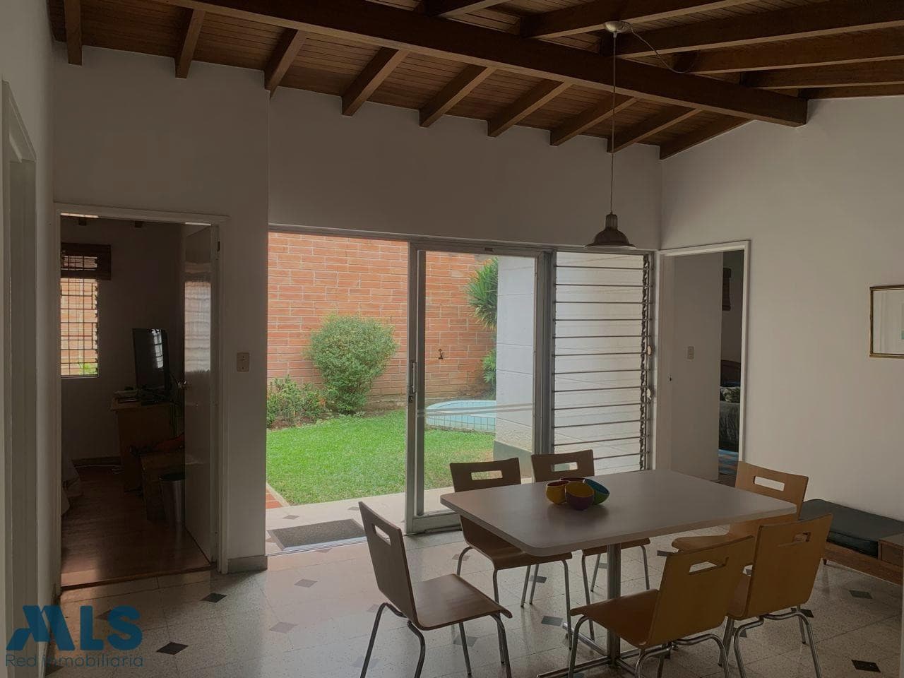 Casa en venta en Laureles, Medellín — foto 1 de 22