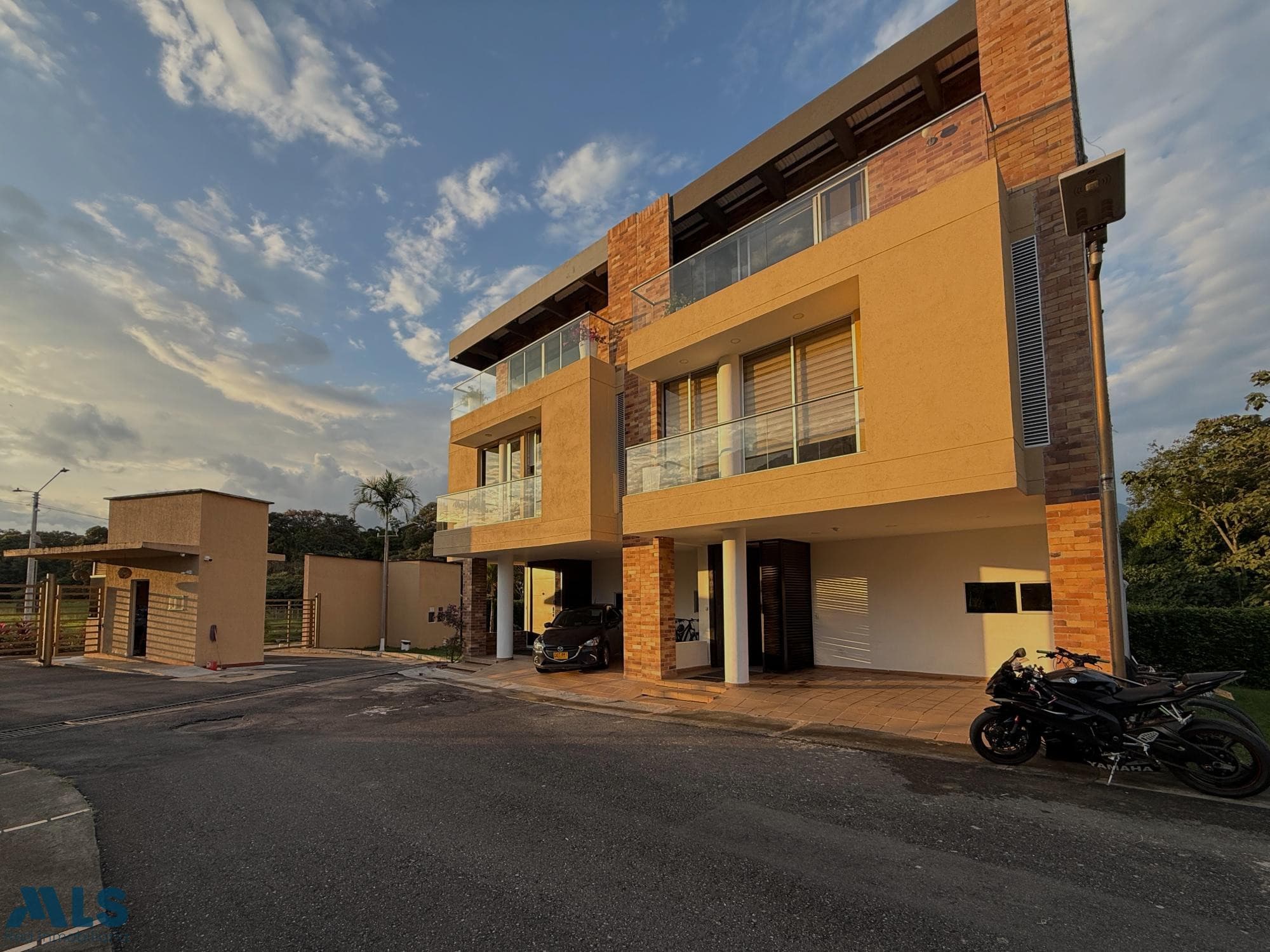 Casa en venta en La Florida, Otras Zonas, Ibagué — foto 1 de 36