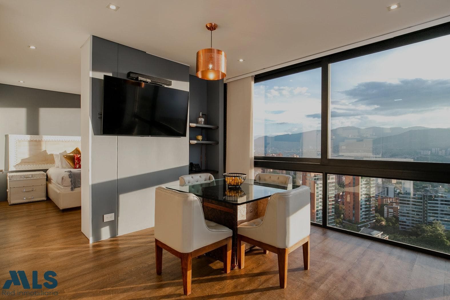 Apartamento en venta en Las Lomas Nº 1, Poblado, Medellín — foto 1 de 19