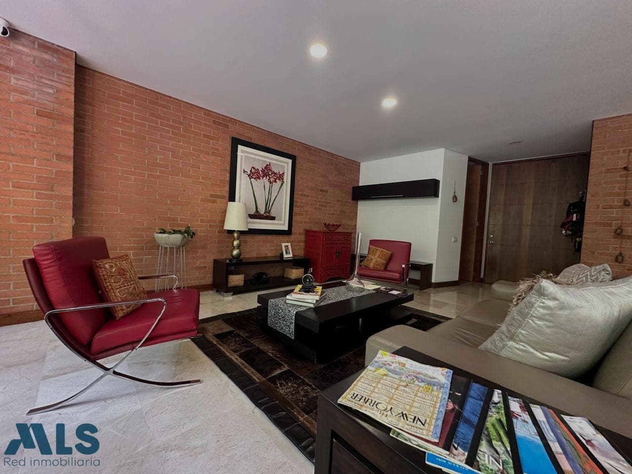Apartamento en venta en Loma De Los Parra, Poblado, Medellín — foto 1 de 16