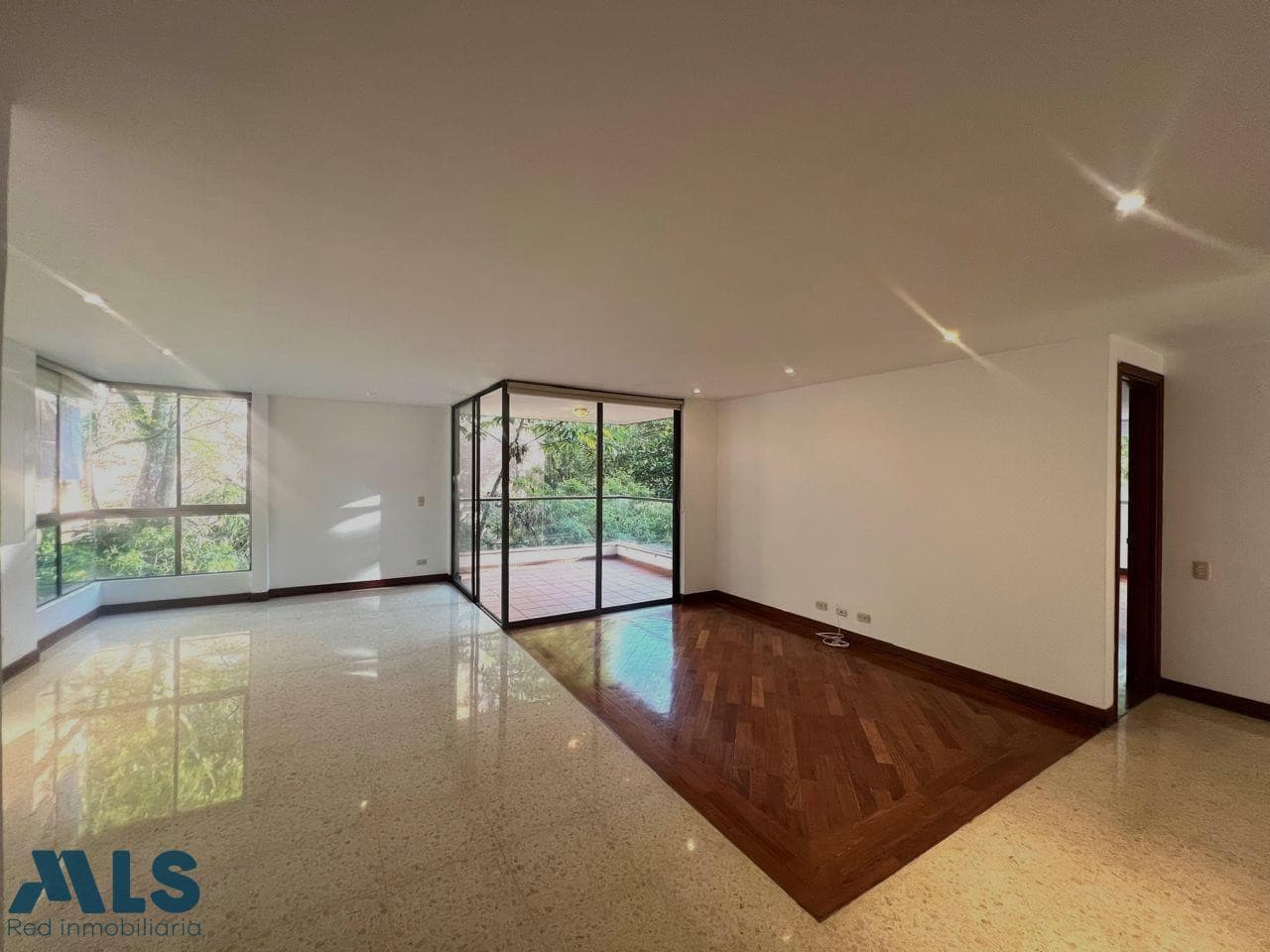 Apartamento en venta en San Lucas, Poblado, Medellín — foto 1 de 22