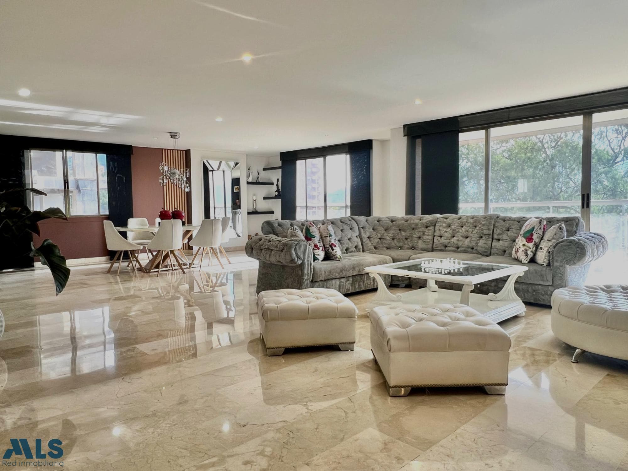 Apartamento en venta en El Campestre, Poblado, Medellín — foto 1 de 31