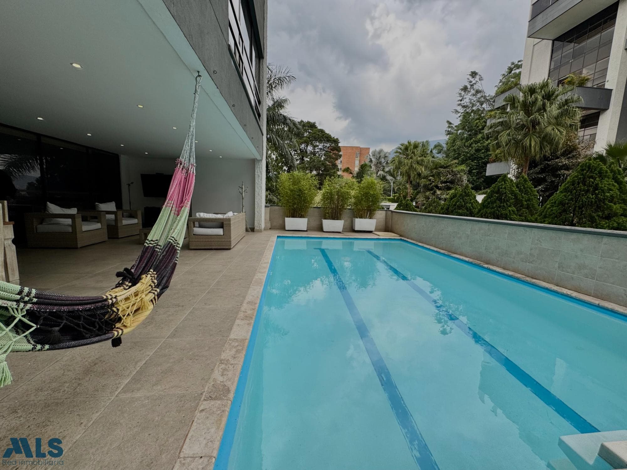 Apartamento en venta en Loma Los Gonzalez, Poblado, Medellín — foto 1 de 21