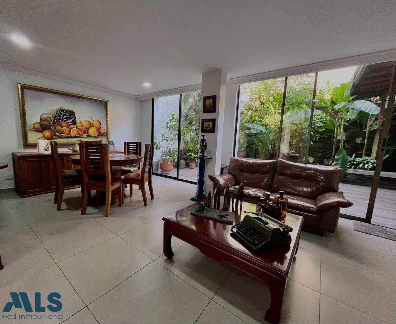 Casa en venta en San Lucas, Poblado, Medellín — foto 1 de 9