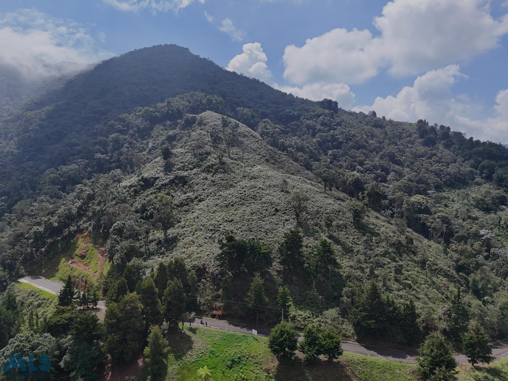 Lote Residencial en venta en Las Palmas, Poblado, Medellín — foto 1 de 8