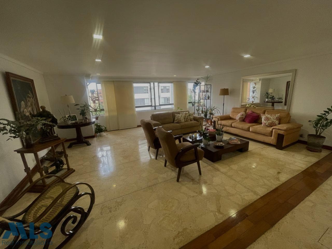 Apartamento en venta en Castropol, Poblado, Medellín — foto 1 de 15