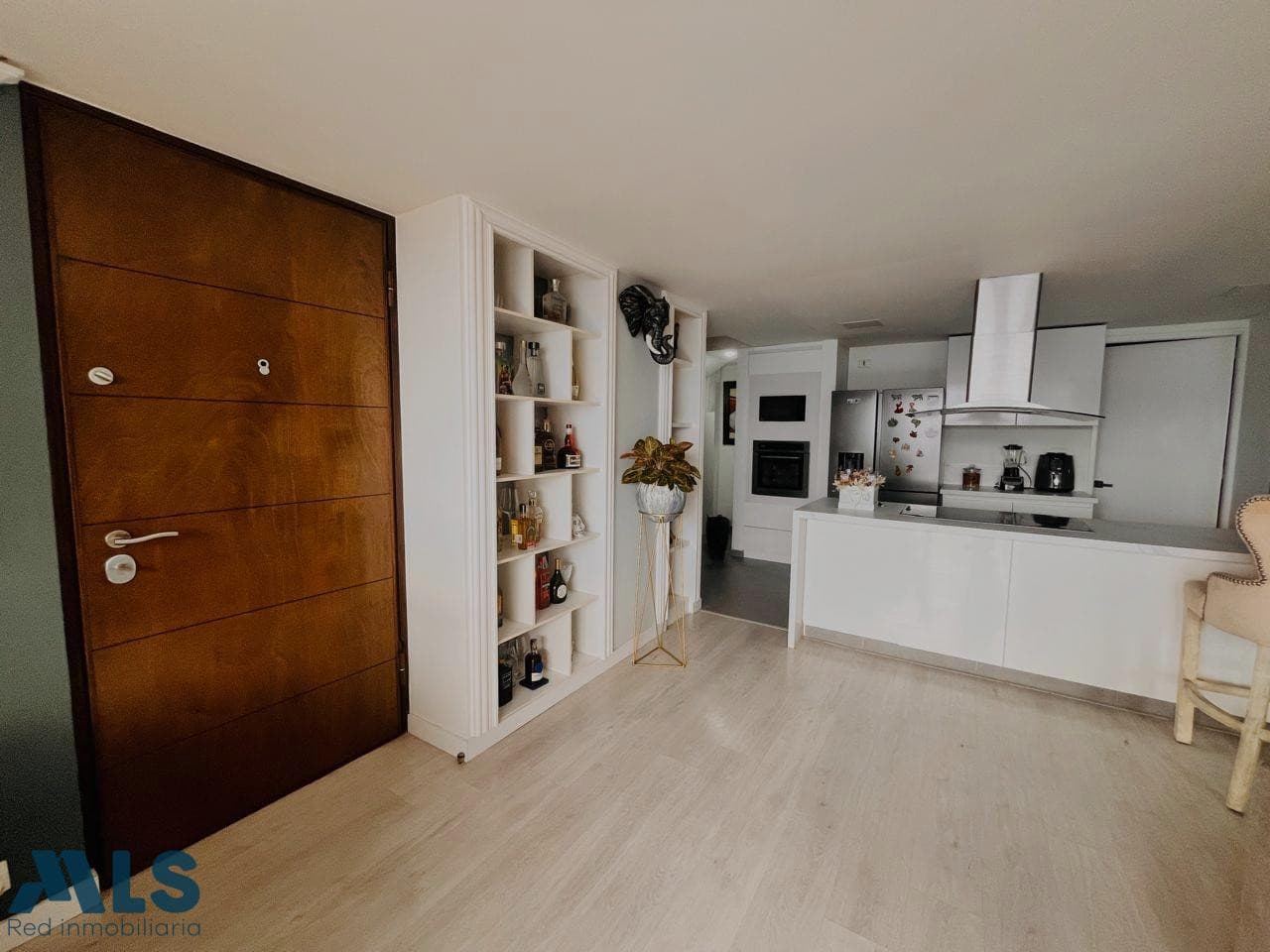 Apartamento en venta en Las Palmas, Poblado, Medellín — foto 1 de 32