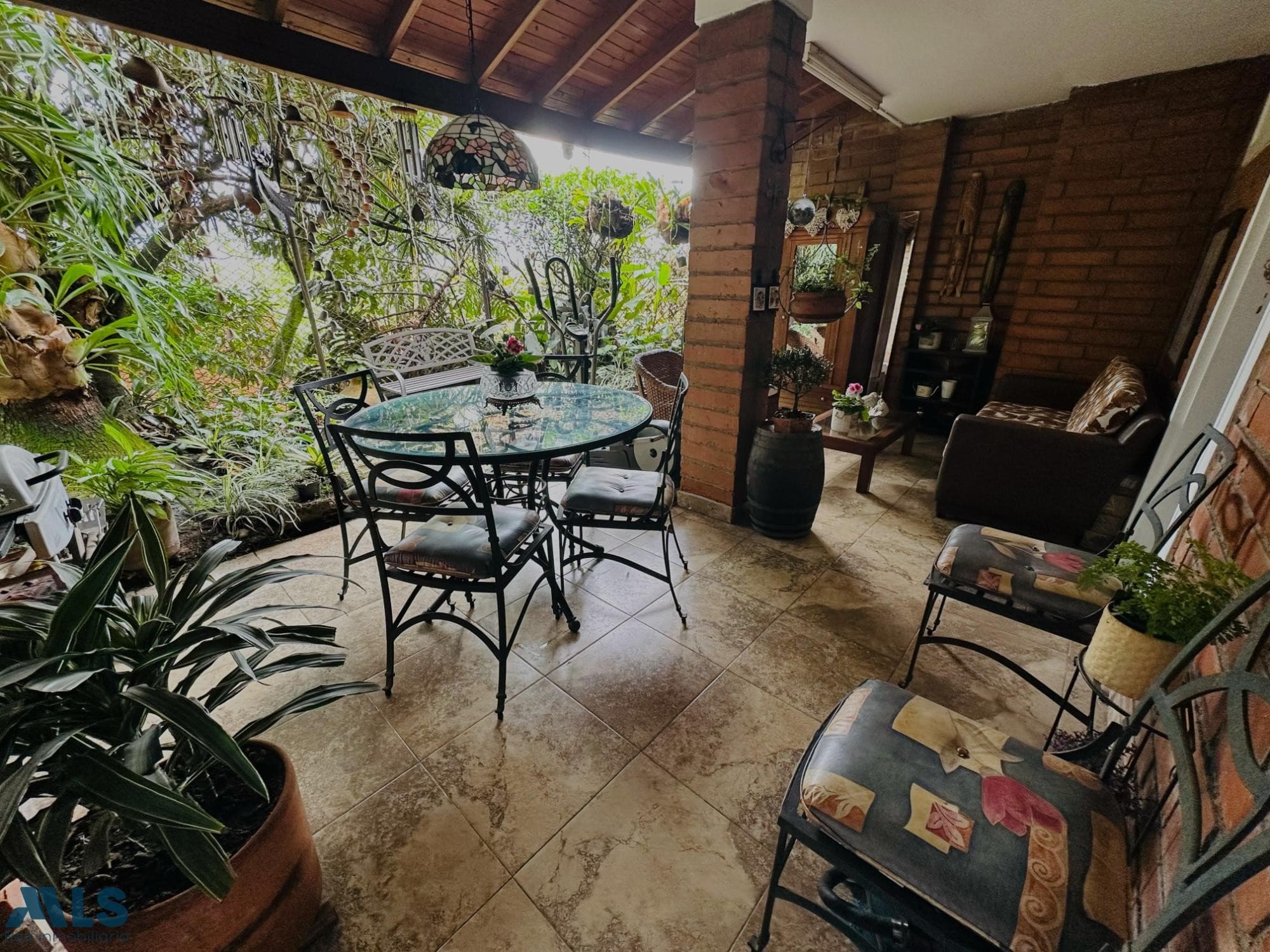 Casa en venta en El Campestre, Poblado, Medellín — foto 1 de 28