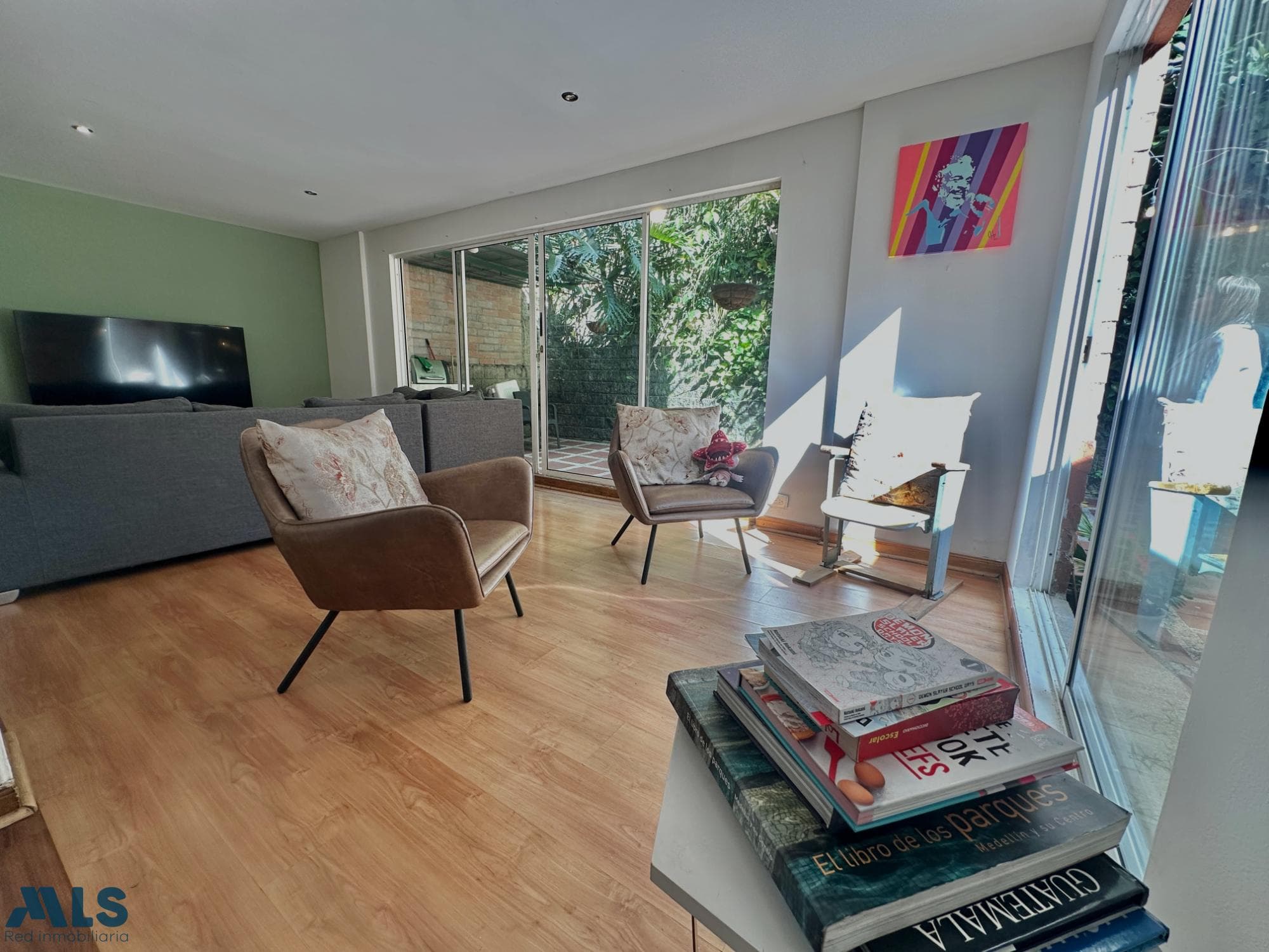 Casa en venta en Castropol, Poblado, Medellín — foto 1 de 17