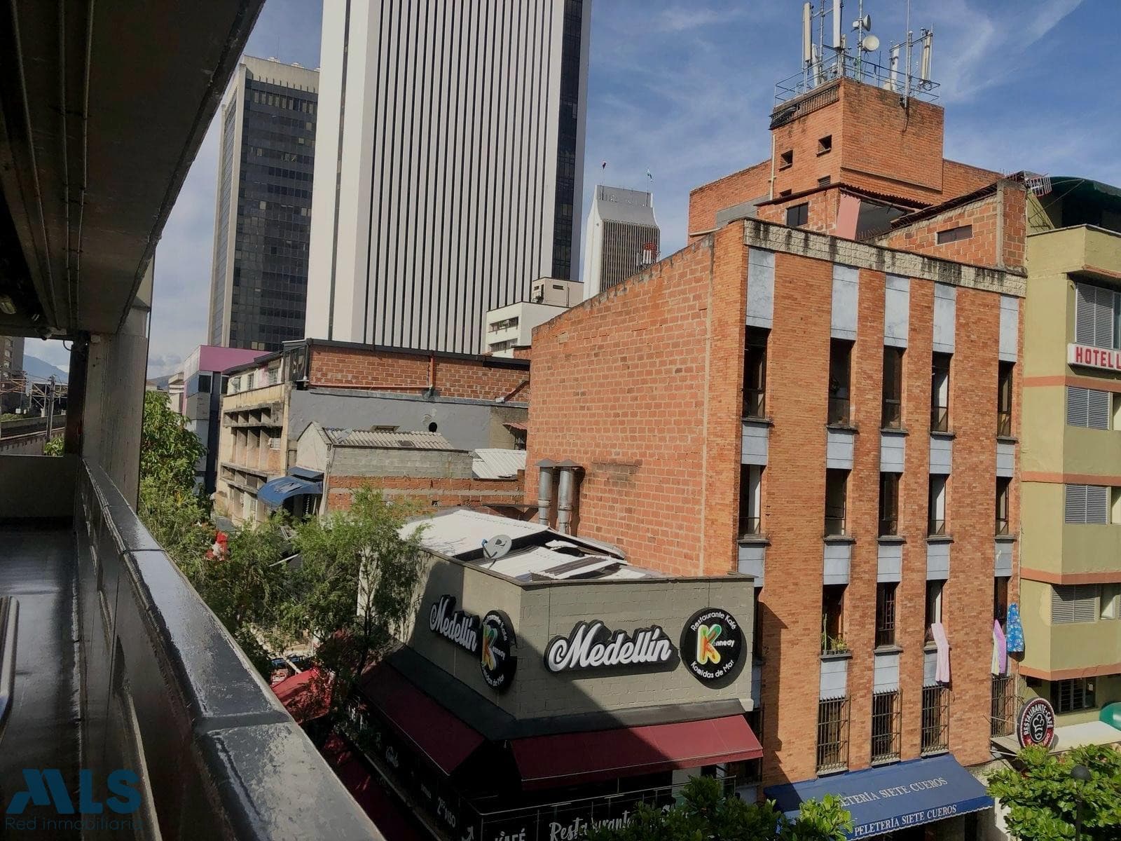 Edificio en venta en La Candelaria, Centro, Medellín — foto 1 de 8