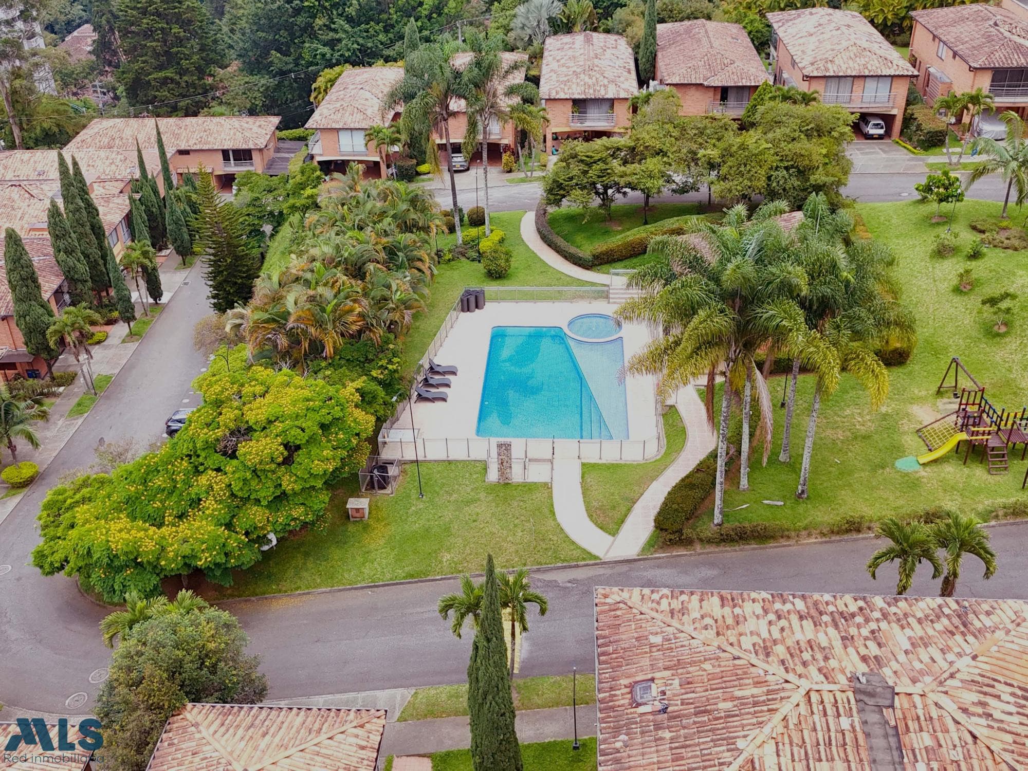 Casa en venta en El Tesoro, Poblado, Medellín — foto 1 de 31